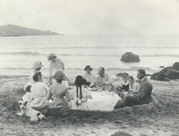 A family picnic at Aden