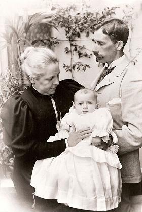 Harold with his mother Emily and his son Frederick ca 1901