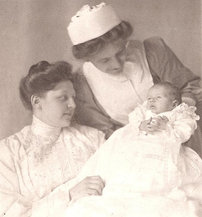 Ellen, Alaric (aged 3 weeks) and Nany Finlay.